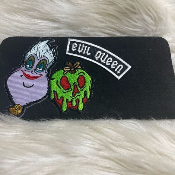 Disney Loungefly Alice In Wonderland Evil Queen Ursula.synthetic Black suede. - Picture 10 of 10